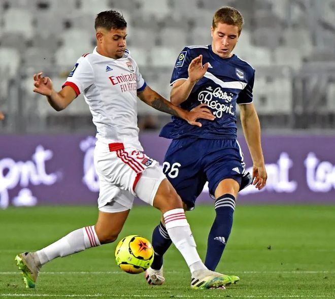 包含里昂客场力克波尔多,取得关键三分的词条 包含里昂客场力克波尔多,取得关键三分的词条