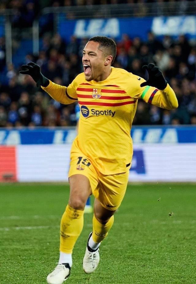 包含巴萨主帅回归形势喜人，队内战术稳健的词条