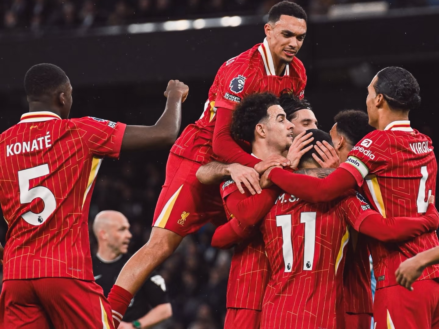 包含利物浦豪取胜利，成功晋级欧冠八强！的词条