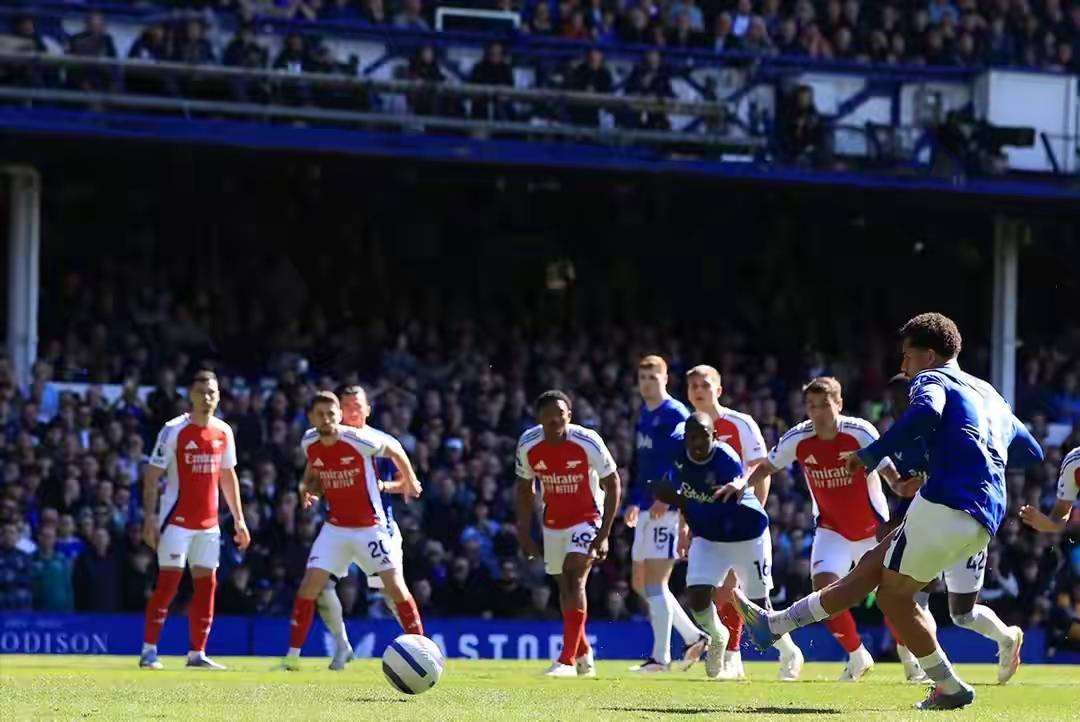 包含荣耀之战：曼城力克曼联，豪取胜利的词条