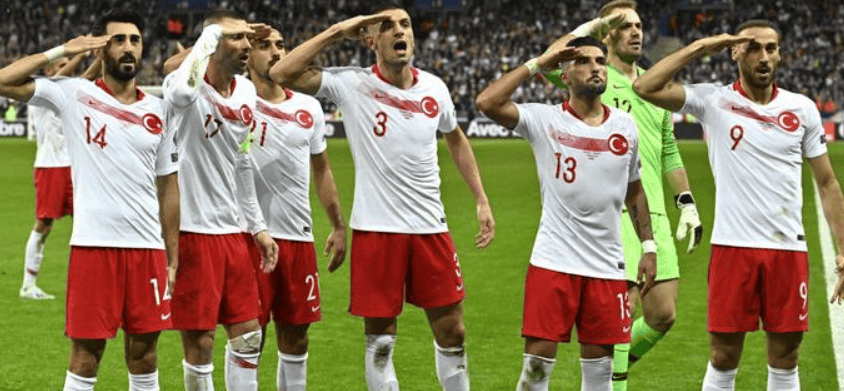 包含丹麦大胜格鲁吉亚，强势晋级欧预赛四分之一决赛的词条