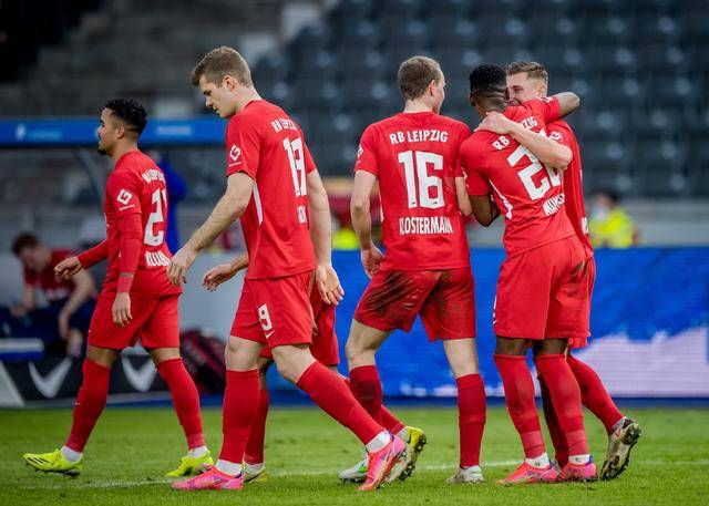 包含劲旅的巅峰之战，慕尼黑红牛卫冕之路的词条