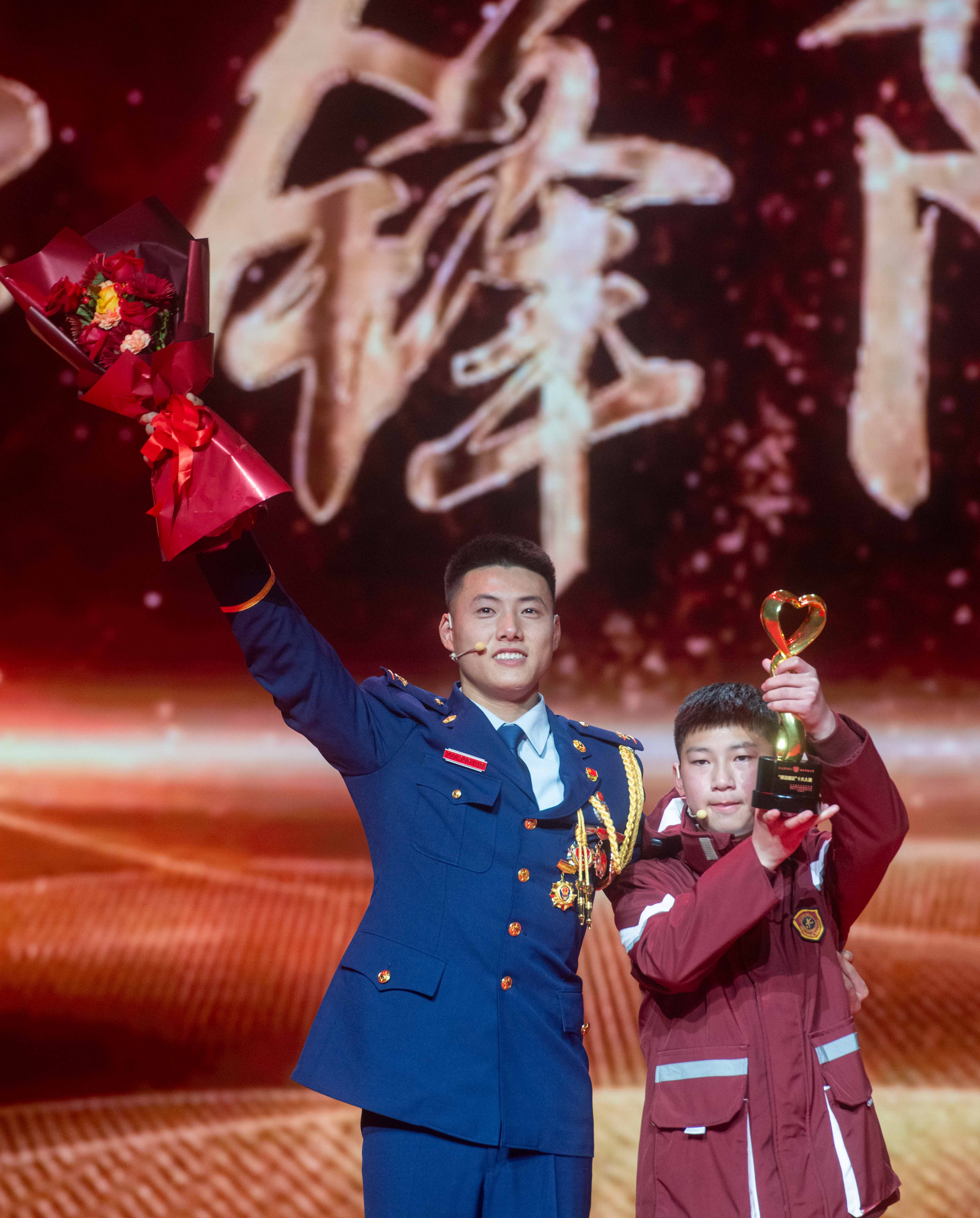 重庆队逆风翻盘，成功晋级八强