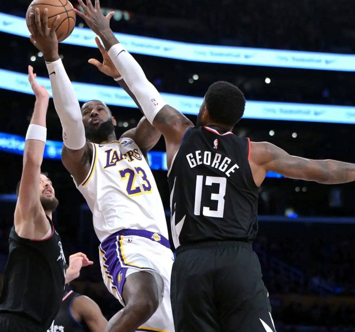 关于快船队连续失利，面临着出局危机的信息