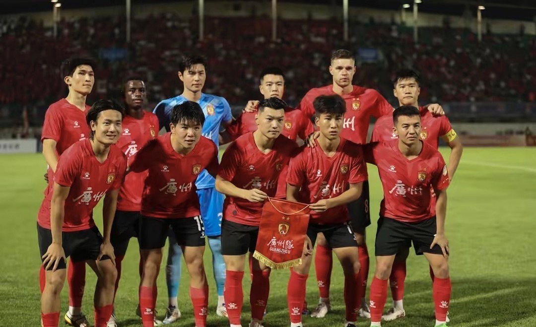 前锋进球助力恒大，夺取胜利