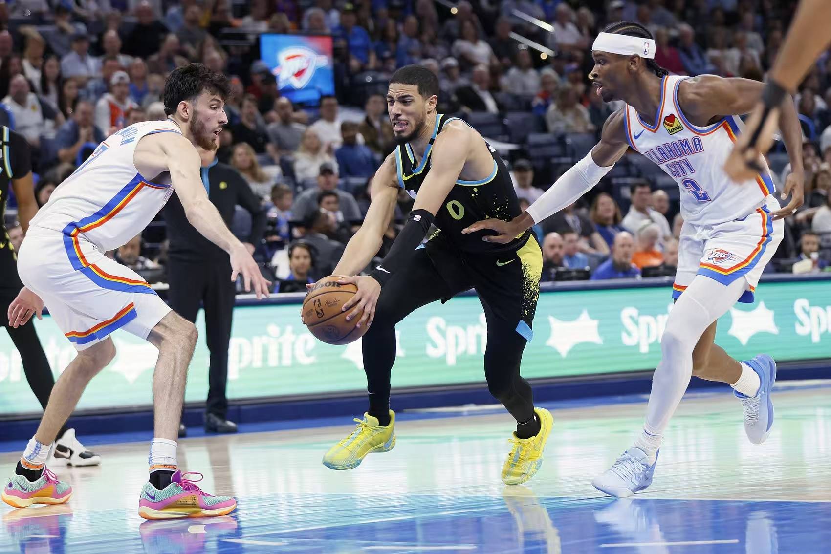 开云体育官网-步行者中锋秀出威胁，甩开对手