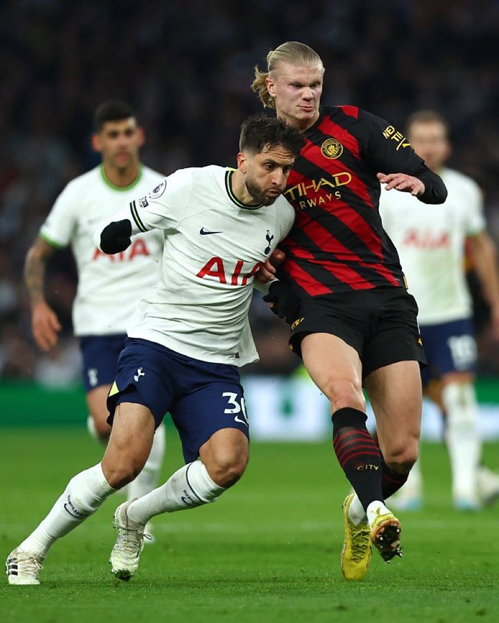 包含热刺轻取西班牙，哈兰德乌龙送礼德甲的词条