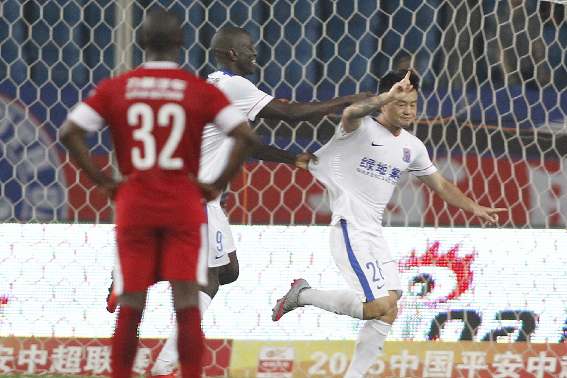 开云体育-狼队客场击败富勒姆，客场豪取三分