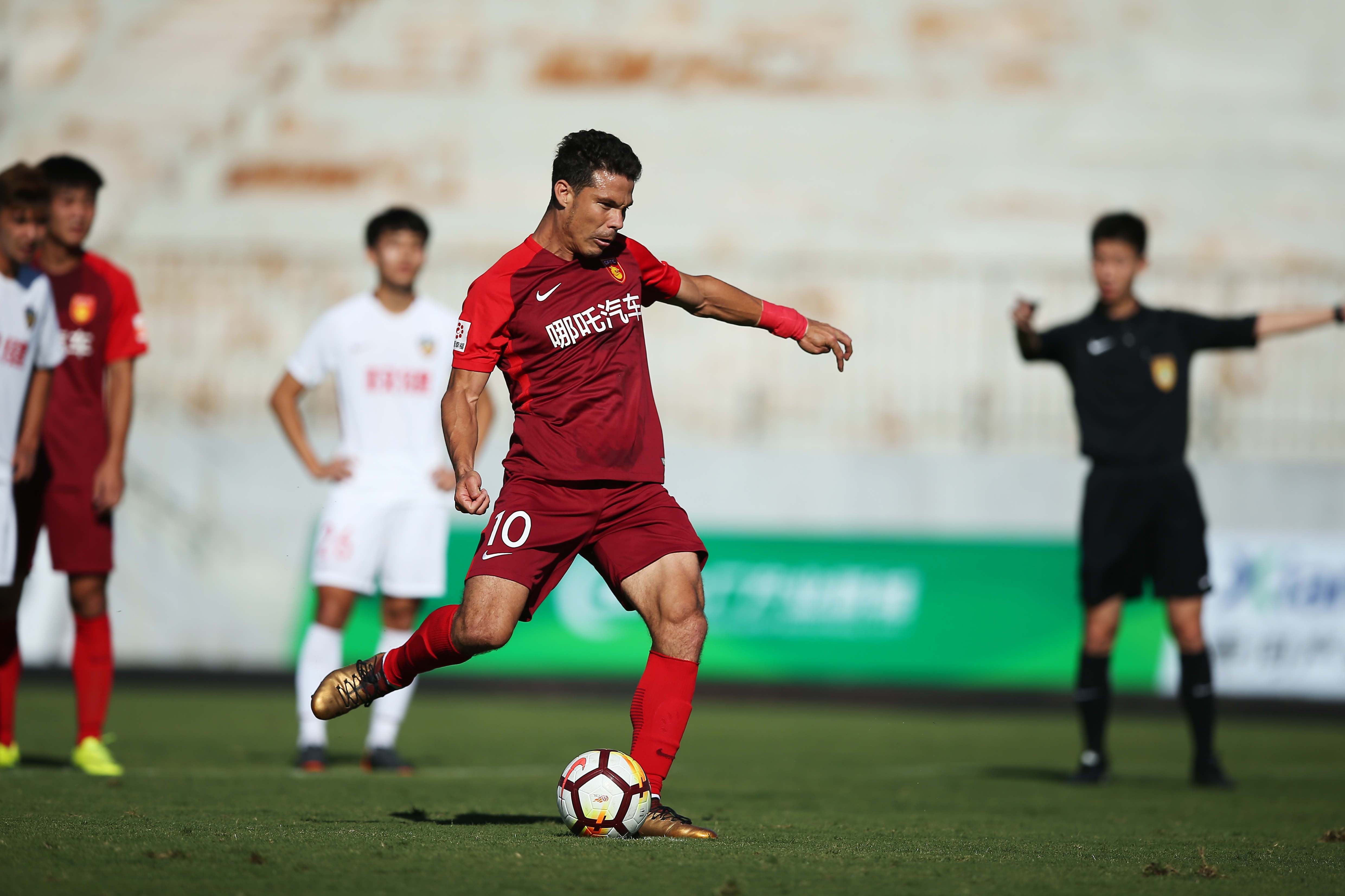 开云体育中国-天津权健主场绝杀华夏幸福，保级前途一片明朗