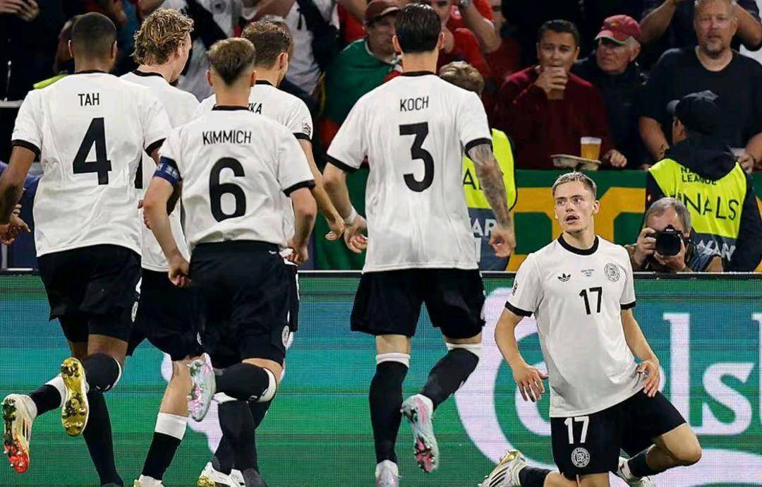 开云体育中国-欧国联赛精彩对决，球员们全力拼搏