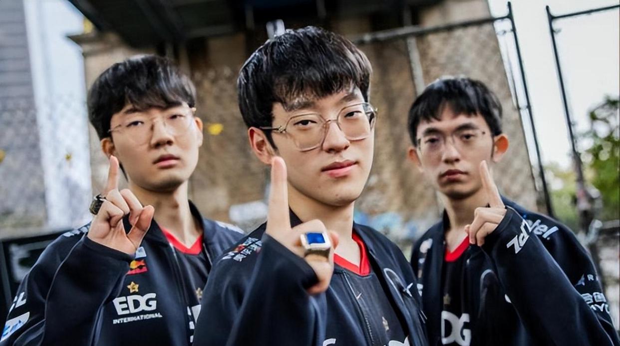 BLG轻取NS,Deft拿下关键大龙全球总决赛3:1(伦敦) BLG轻取NS,Deft拿下关键大龙全球总决赛3:1(伦敦)