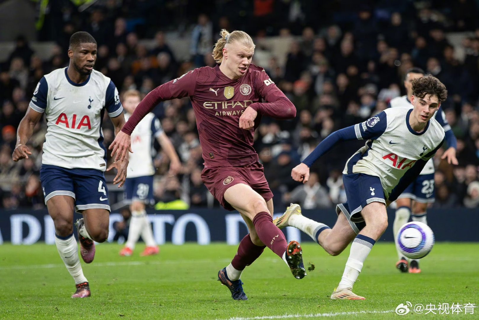 曼城客场战胜对手，继续保持不败纪录的简单介绍