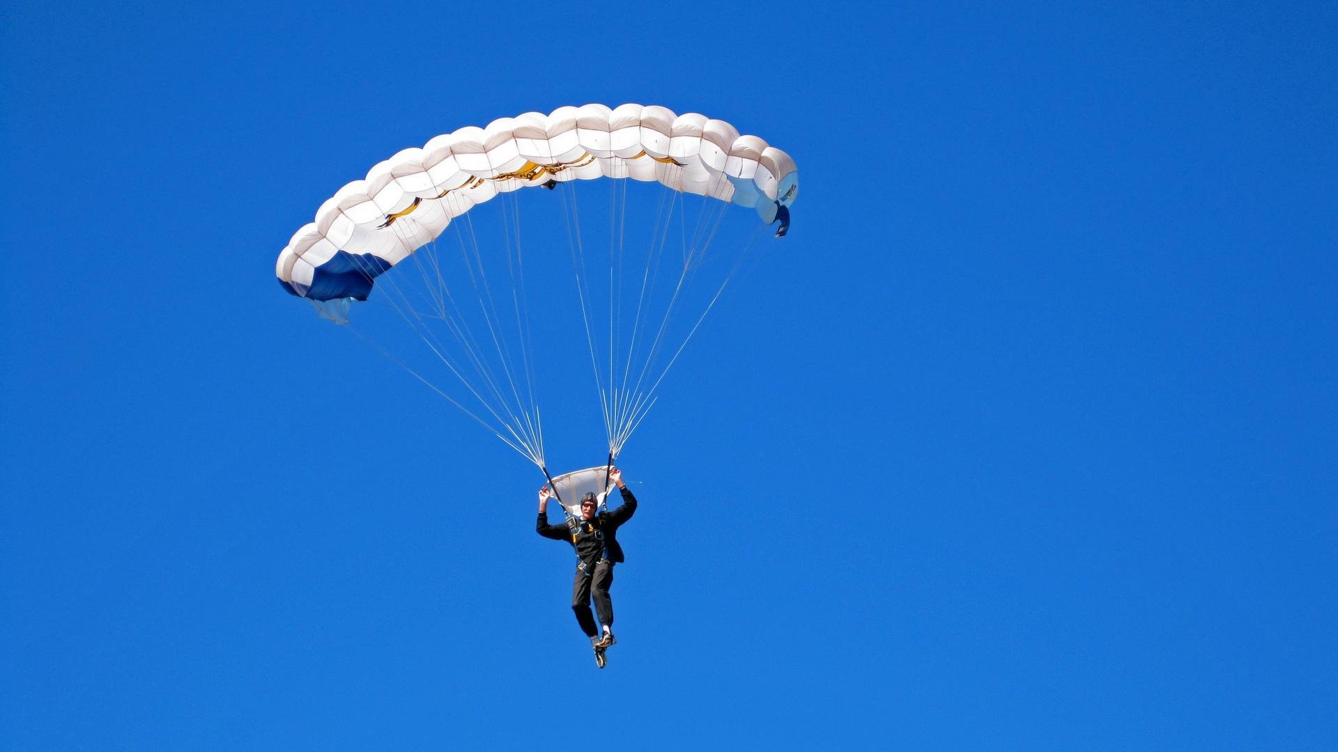 王者降临,詹姆斯率队力克开拓者,关键一胜彰显领袖本色