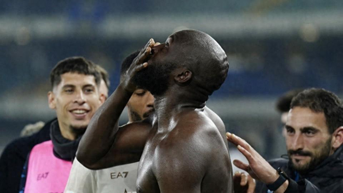 欧冠淘汰赛之夜，卢卡库状态火热