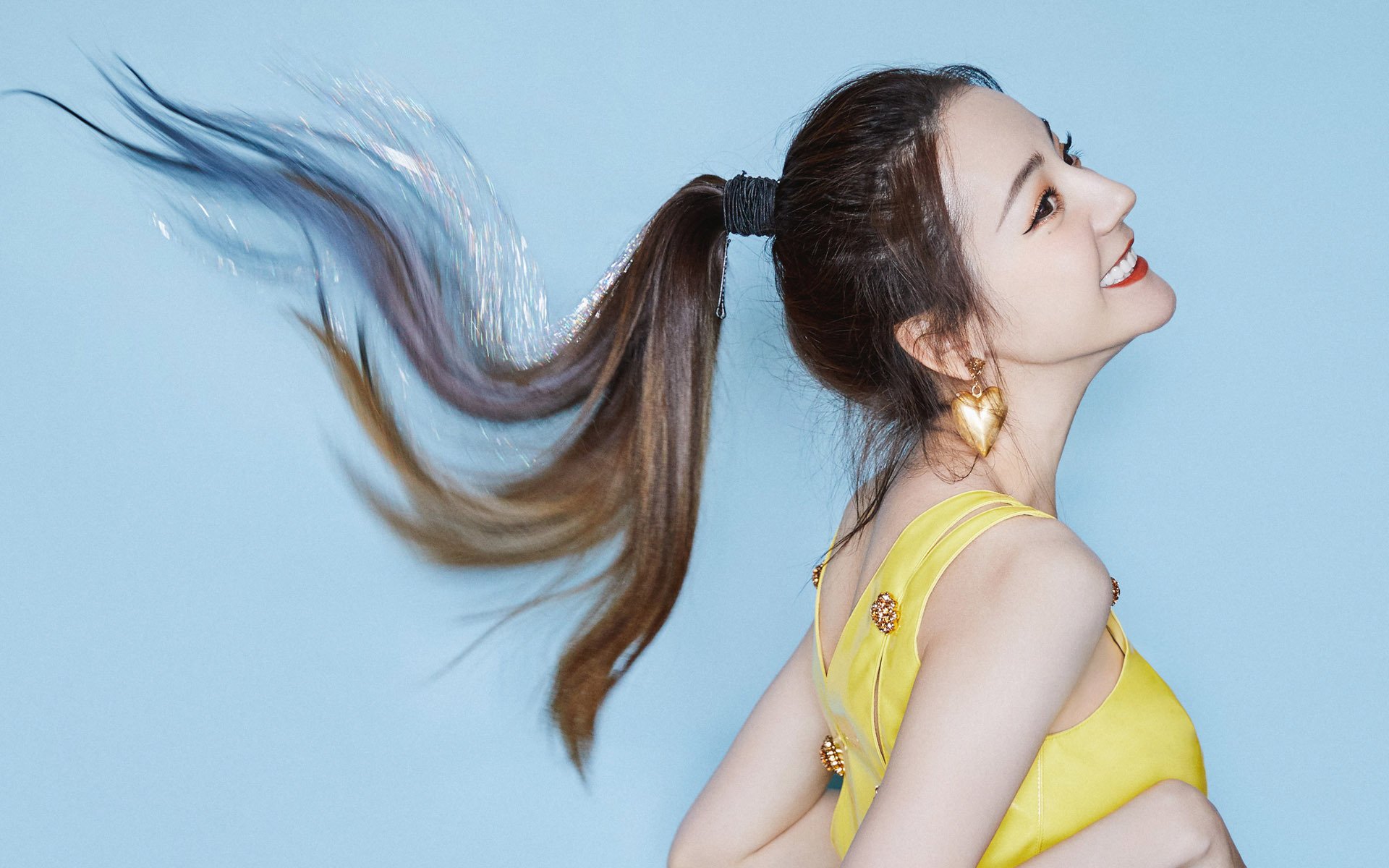 欧冠夜巴萨狂胜希腊劲旅，德布劳内意外成关键先生